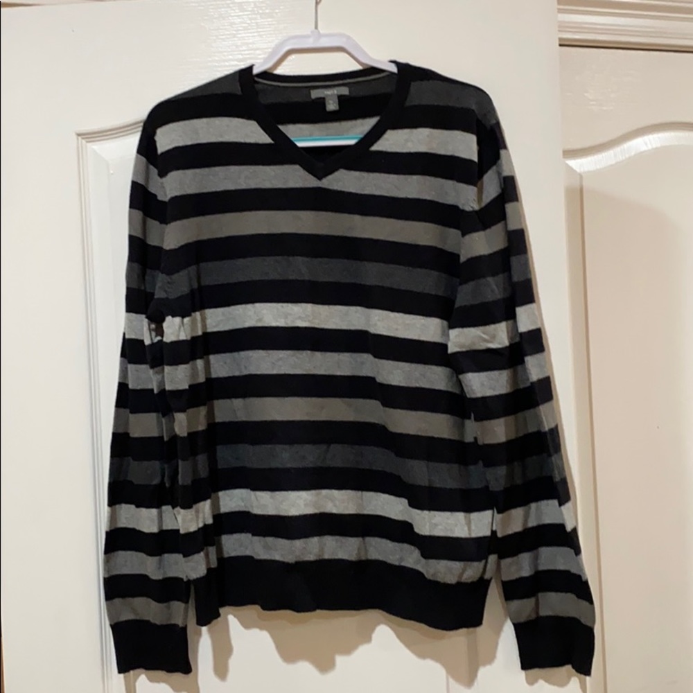 Men’s XL V-neck Sweater